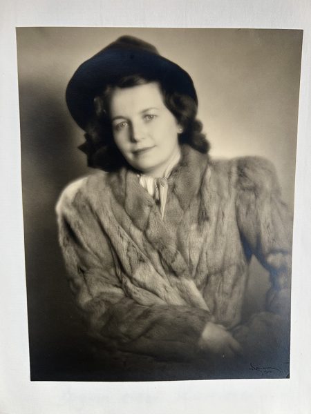 Ludwiga mit Hut — Aufnahme aus dem Familienalbum