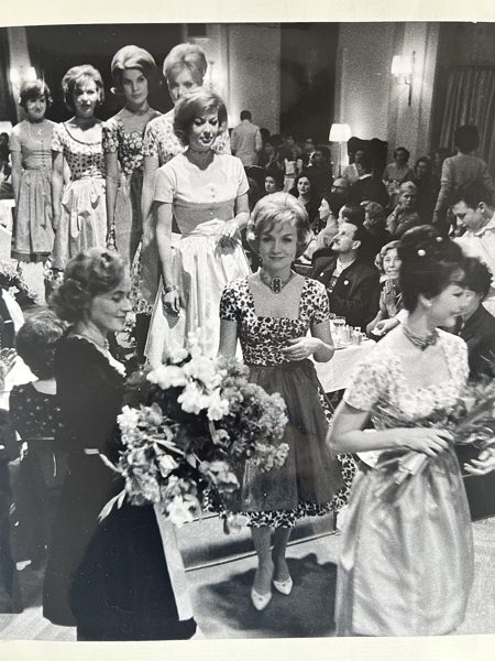 Eine Modenschau — Aufnahme aus dem Familienalbum