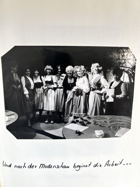 Nach der Modenschau — Aufnahme aus dem Familienalbum