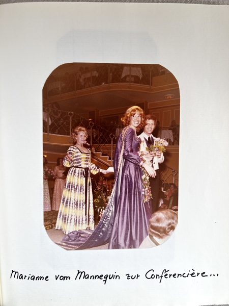Marianne auf dem Laufsteg — Aufnahme aus dem Familienalbum