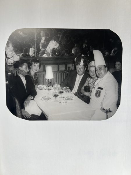Eine gesellige Runde — Aufnahme aus dem Familienalbum