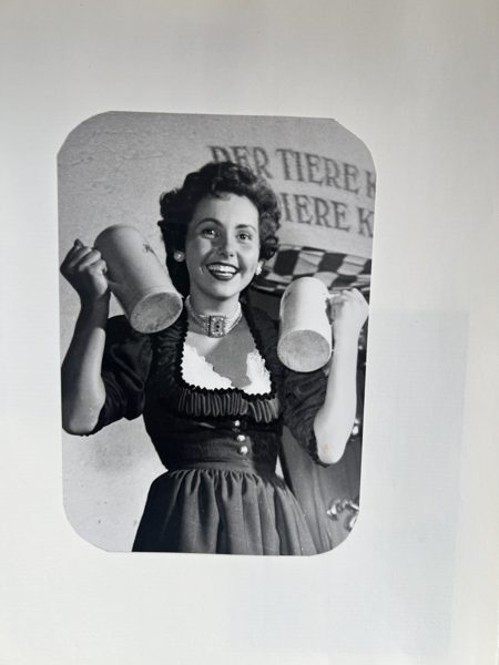 Marianne im Dirndl — Aufnahme aus dem Familienalbum